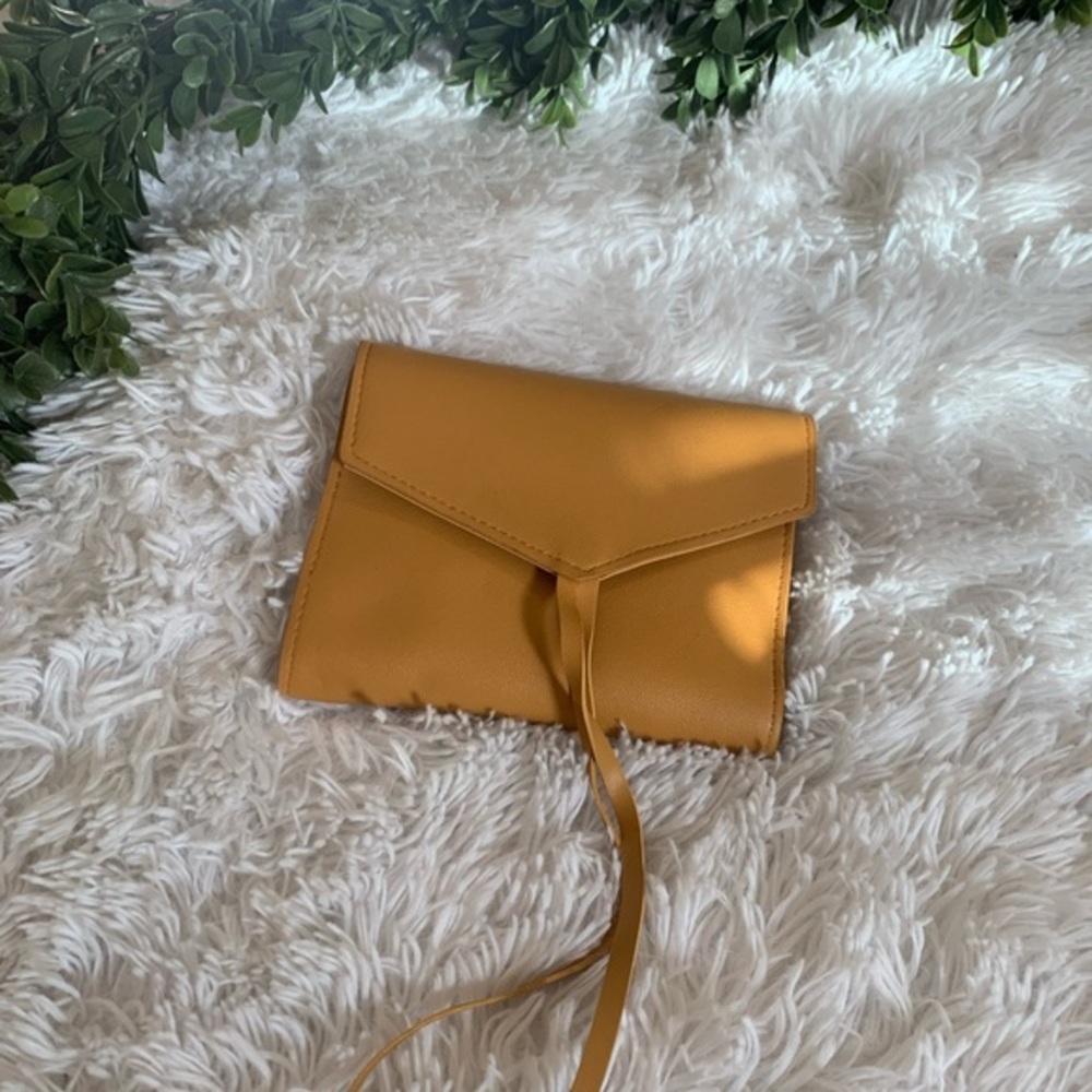 Glass Ladder Co Yellow Leather Crossbody Bag Tech Organizer NWT but FLAWED